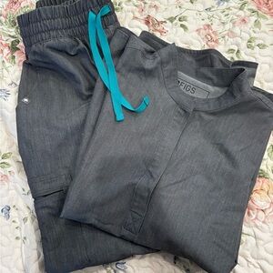 FIGS SCRUBS IN GREAT CONDITION